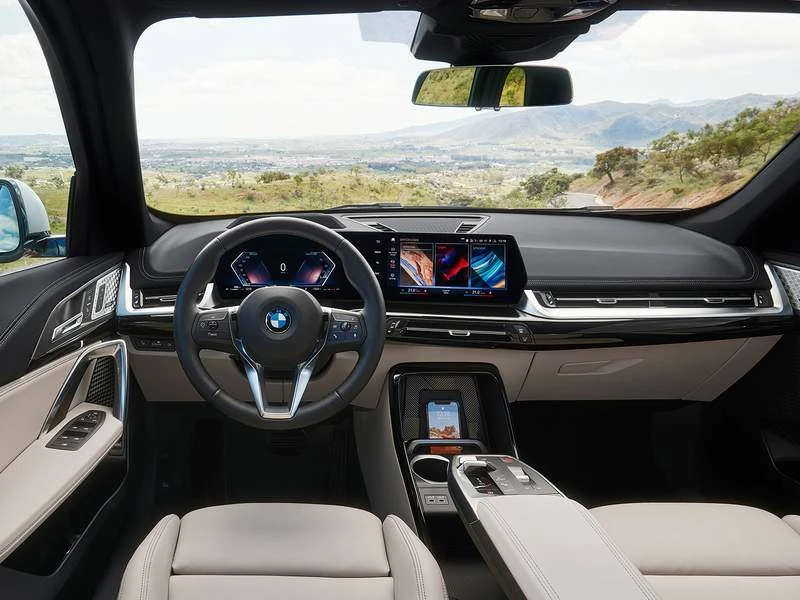
								BMW Nuova X1 full									